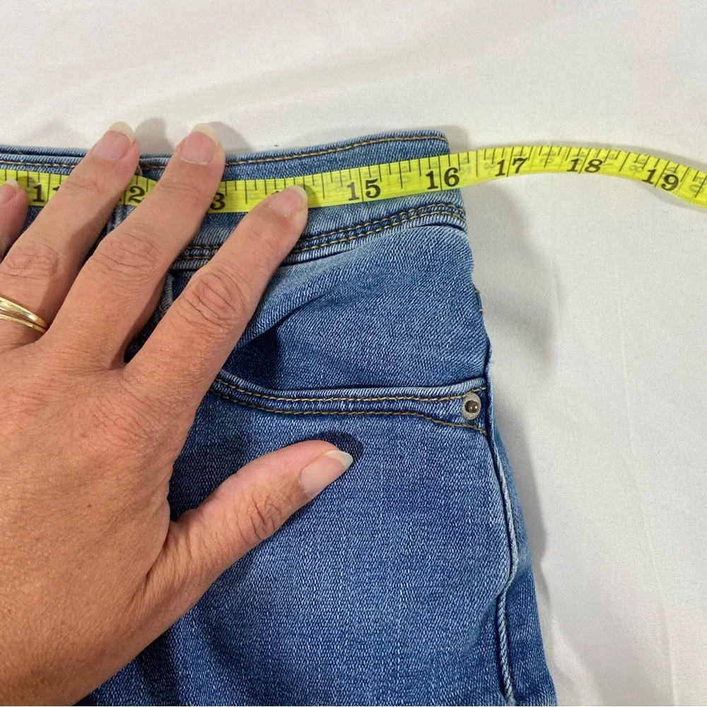 Levi’s Women’s Jeans Size 12 Perfectly Slimming Straight Leg Casual Comfort